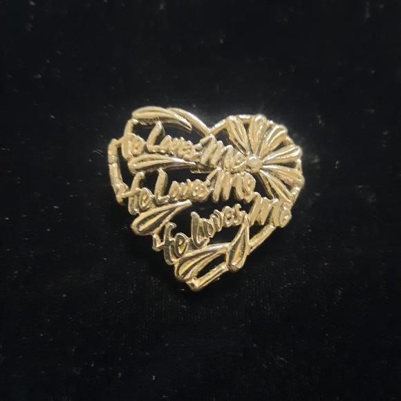 Signed BSD Bob Siemon Design HE LOVES ME Silvertone Brooch - Picture 1 of 3